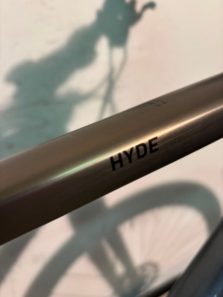 Used CUBE HYDE 2023 2023 Urban, Light Gray — image 4 of 13