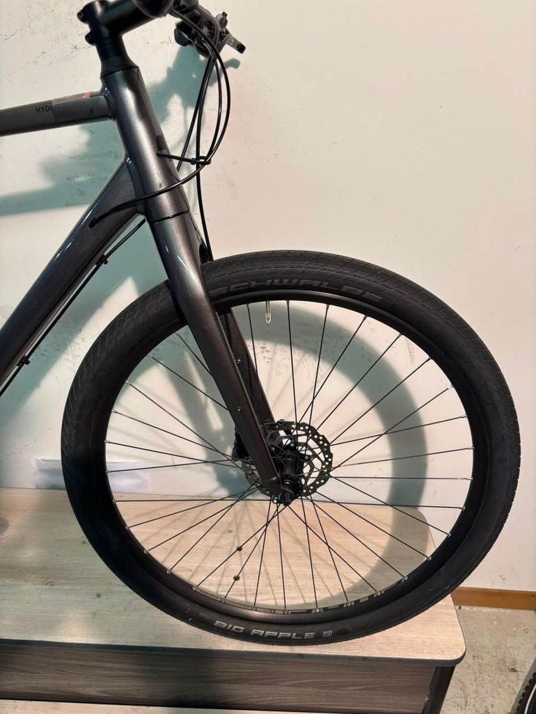 Used CUBE HYDE 2023 2023 Urban, Light Gray — image 7 of 13