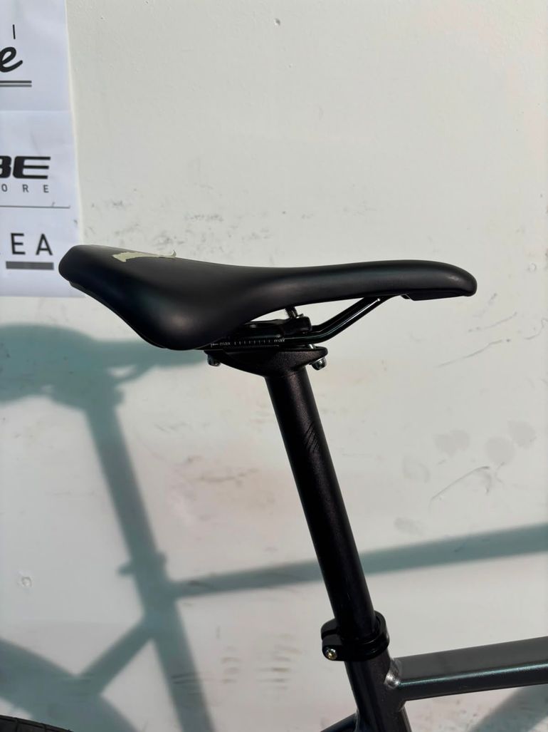 Used CUBE HYDE 2023 2023 Urban, Light Gray — image 9 of 13