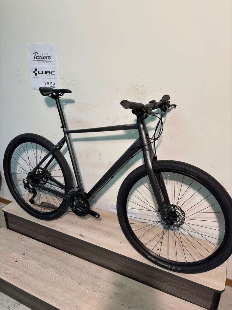 Used CUBE HYDE 2023 2023 Urban, Light Gray — image 8 of 13