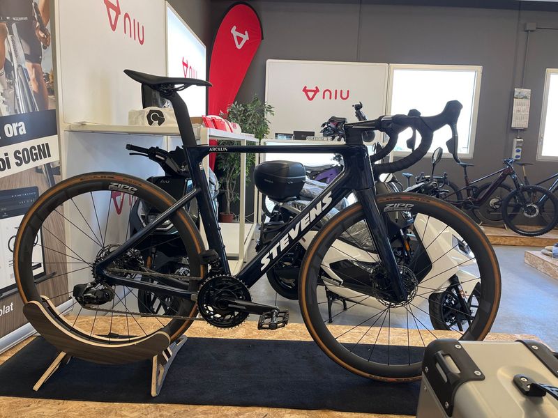 Käytetty Stevens Arcalis SRAM Force eTap AXS 2024 Road & Gravel