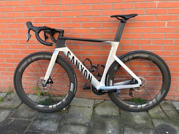 Used Canyon Aeroad CF SLX 8 AXS 2024 2024 Road & Gravel, Light Gray — image 8 of 9