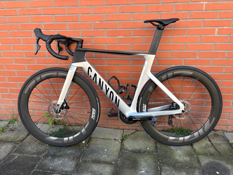 Used Canyon Aeroad CF SLX 8 AXS 2024 2024 Road & Gravel, Light Gray — image 8 of 9