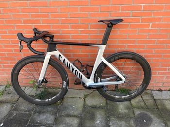 Used Canyon Aeroad CF SLX 8 AXS 2024 2024 Road & Gravel, Light Gray — image 7 of 9
