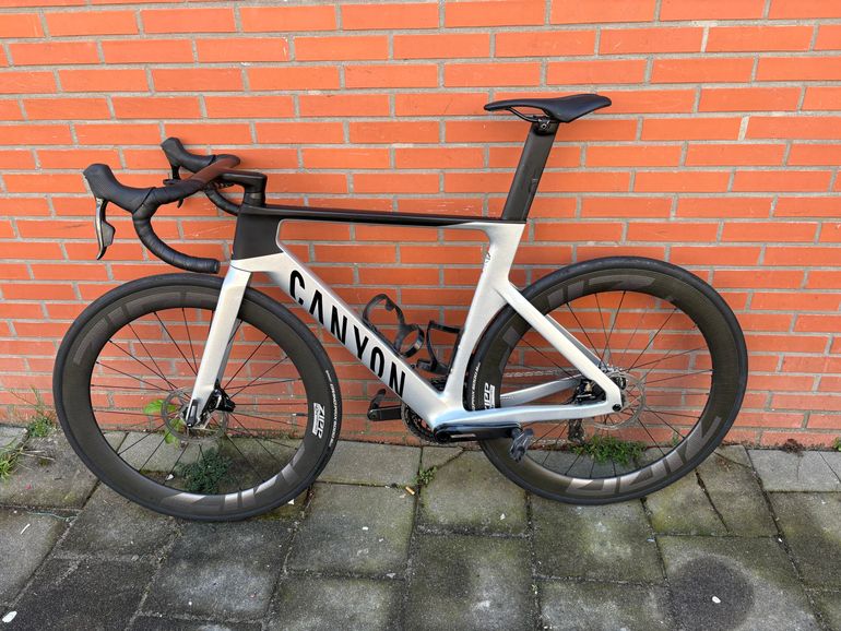 Used Canyon Aeroad CF SLX 8 AXS 2024 2024 Road & Gravel, Light Gray — image 7 of 9