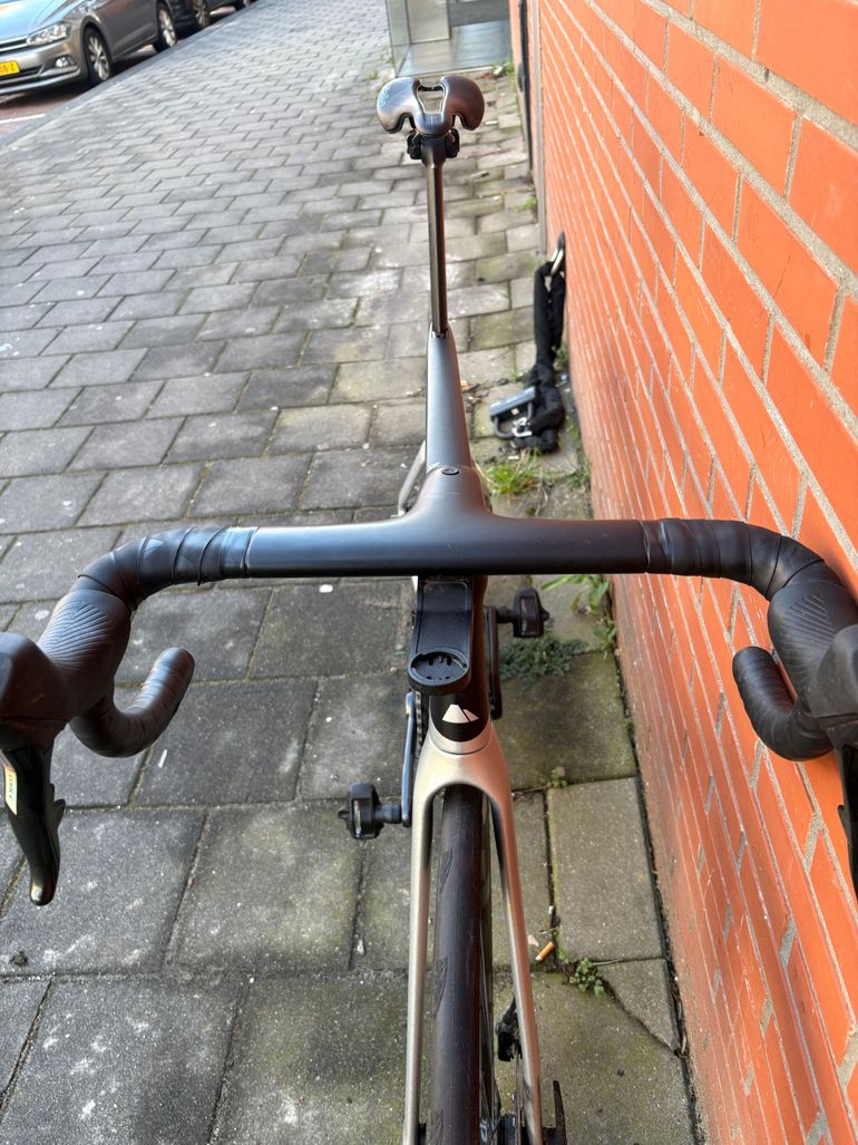 Used Canyon Aeroad CF SLX 8 AXS 2024 2024 Road & Gravel, Light Gray — image 3 of 9
