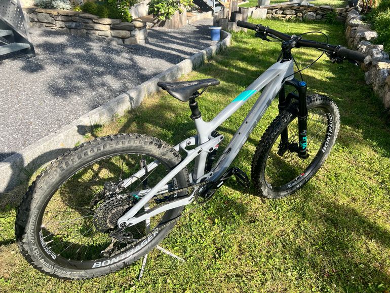 Used Trek Fuel EX 8 Women's 2019 2019 Mountainbike, Light Gray, 27.5 — image 2 of 7