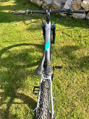 Used Trek Fuel EX 8 Women's 2019 2019 Mountainbike, Light Gray, 27.5 — image 3 of 7