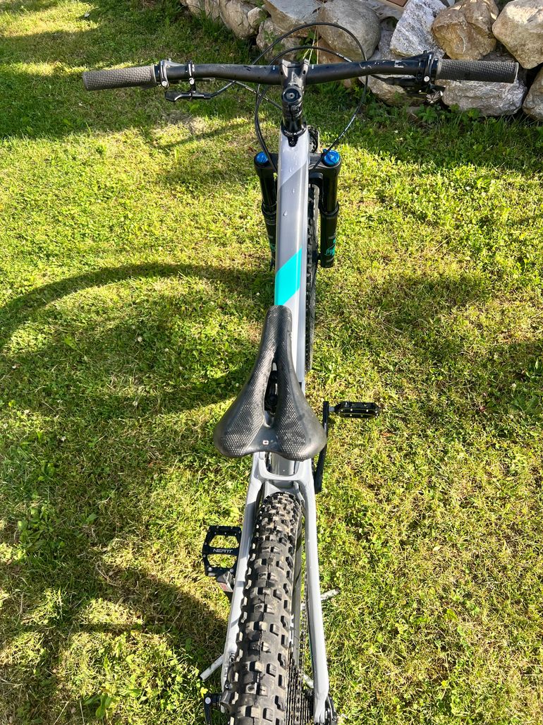 Used Trek Fuel EX 8 Women's 2019 2019 Mountainbike, Light Gray, 27.5 — image 3 of 7