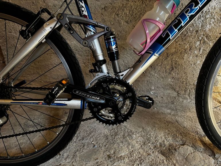 Treck Custom Shimano Deore 2010 Mountainbike de segunda mano, Gris claro — imagen 2 de 6
