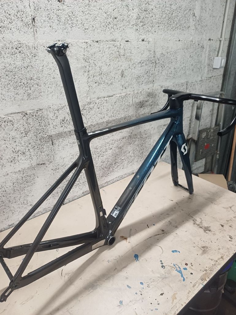 Used Scott Addict RC Frameset 2022 Road & Gravel, Blue — image 3 of 11