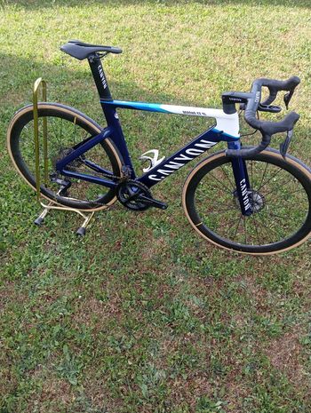 Canyon Aeroad Shimano Ultegra Di2 2023 Road & Gravel d'occasion — image 2 sur 9