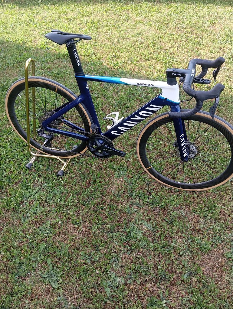 Canyon Aeroad Shimano Ultegra Di2 2023 Road & Gravel d'occasion — image 2 sur 9
