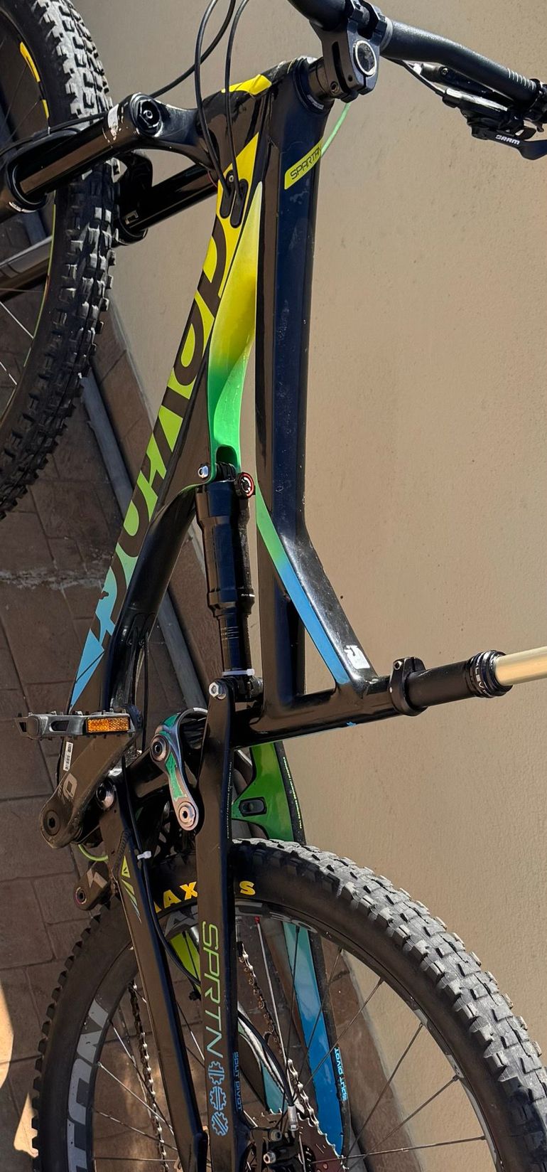 Used Devinci Spartan Carbon SLX / XT 2017 2017 Mountainbike, Green — image 4 of 10