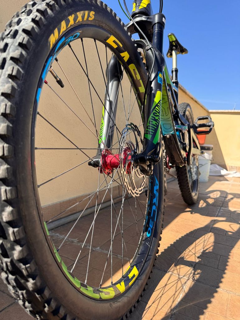 Used Devinci Spartan Carbon SLX / XT 2017 2017 Mountainbike, Green — image 5 of 10