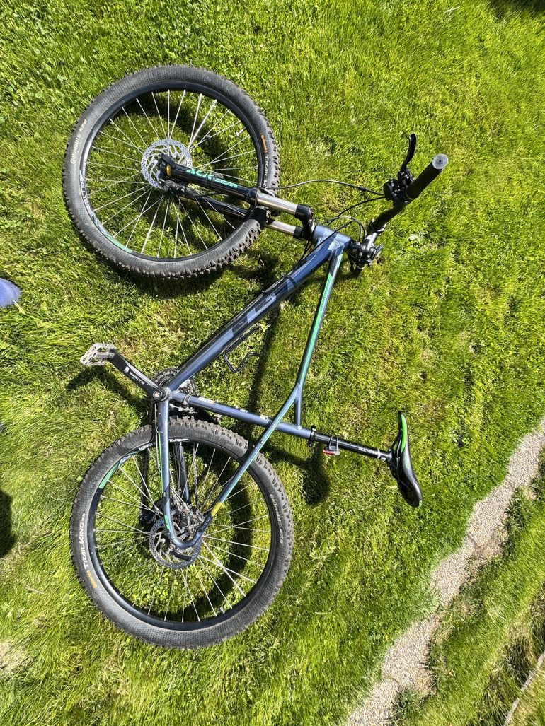 Used GT Avalanche Comp 2020 2020 Mountainbike, Black, 27.5, 29 — image 2 of 8