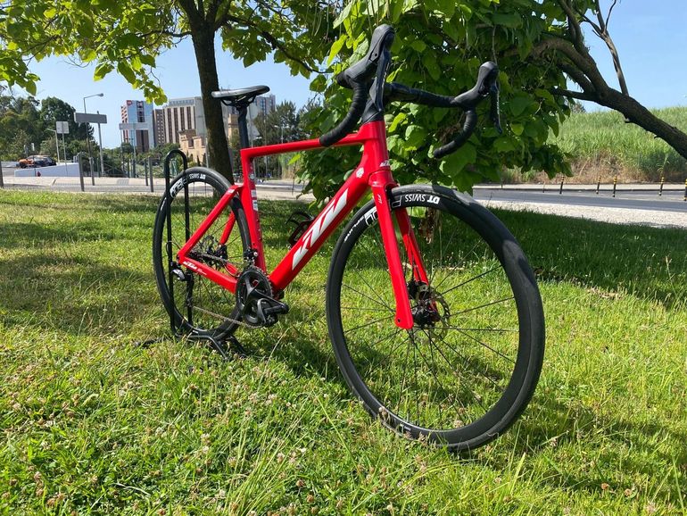 Gebrauchtes KTM REVELATOR LISSE ELITE 2021 2021 Road & Gravel, Rot — Bild 2 von 7