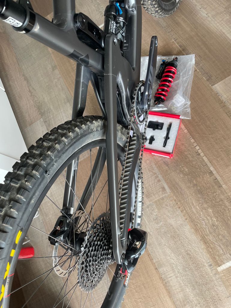 Použité Santa Cruz BRONSON X0 AXS RSV / Carbon CC 2024 Frameset 2024 Mountainbike — obrázek 5 z 9