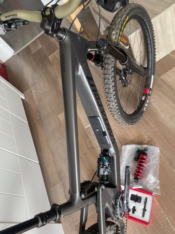 Použité Santa Cruz BRONSON X0 AXS RSV / Carbon CC 2024 Frameset 2024 Mountainbike — obrázek 4 z 9