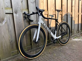 Used Canyon Ultimate CF SL 7 AXS 2024 2024 Road & Gravel, White — image 2 of 5