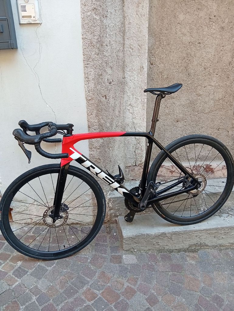 Used Trek Émonda SL 6 Disc 2022 2022 Road & Gravel, Red — image 2 of 8