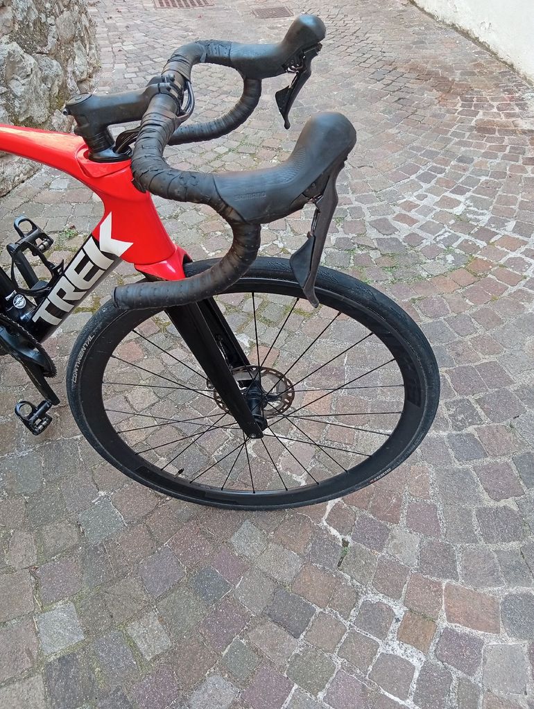 Used Trek Émonda SL 6 Disc 2022 2022 Road & Gravel, Red — image 4 of 8