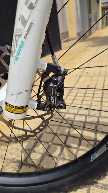 Used Liv Custom Shimano Deore XT 2018 Mountainbike, White — image 10 of 12