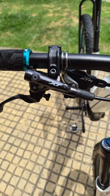 Used Liv Custom Shimano Deore XT 2018 Mountainbike, White — image 4 of 12