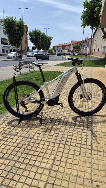 Used Liv Custom Shimano Deore XT 2018 Mountainbike, White — image 1 of 12