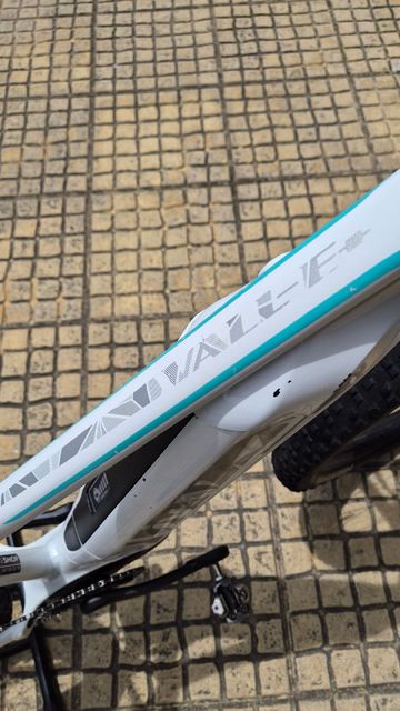 Used Liv Custom Shimano Deore XT 2018 Mountainbike, White — image 11 of 12