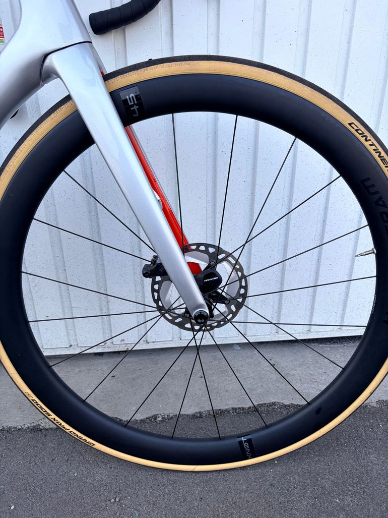 Used Cannondale Super Six Disc Carbon 2022 Road & Gravel, Light Gray — image 4 of 5