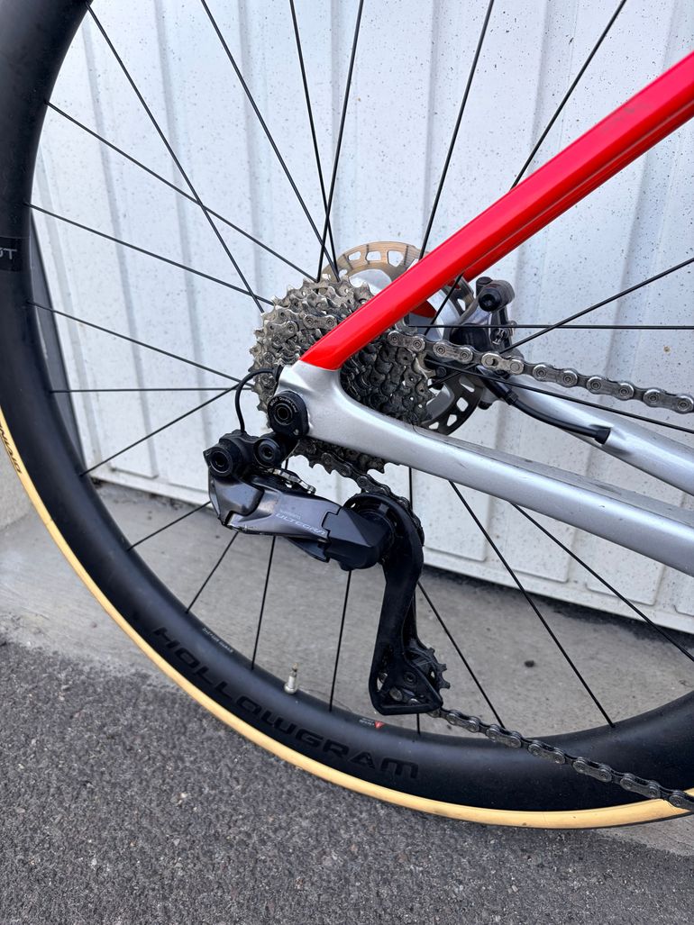 Used Cannondale Super Six Disc Carbon 2022 Road & Gravel, Light Gray — image 3 of 5