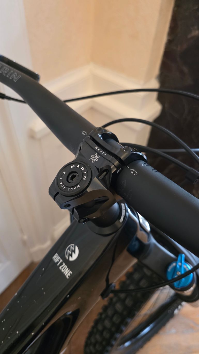 Used Marin Rift Zone Carbon 2 2025 Mountainbike, Blue — image 8 of 8