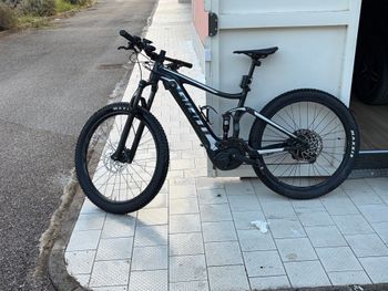 Käytetty Giant Stance E+ 1 Electric Bike 2020 2020 Mountainbike — kuva 5 / 7