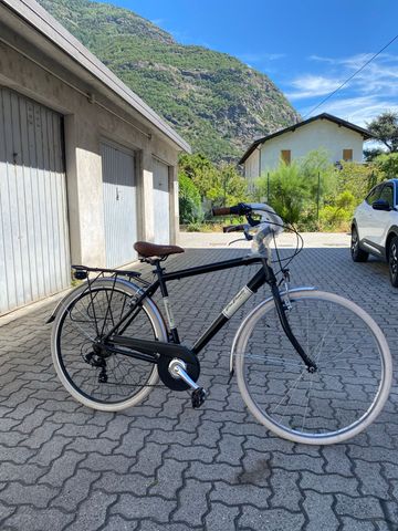 Used Via Veneto Custom Urban, Black — image 1 of 4