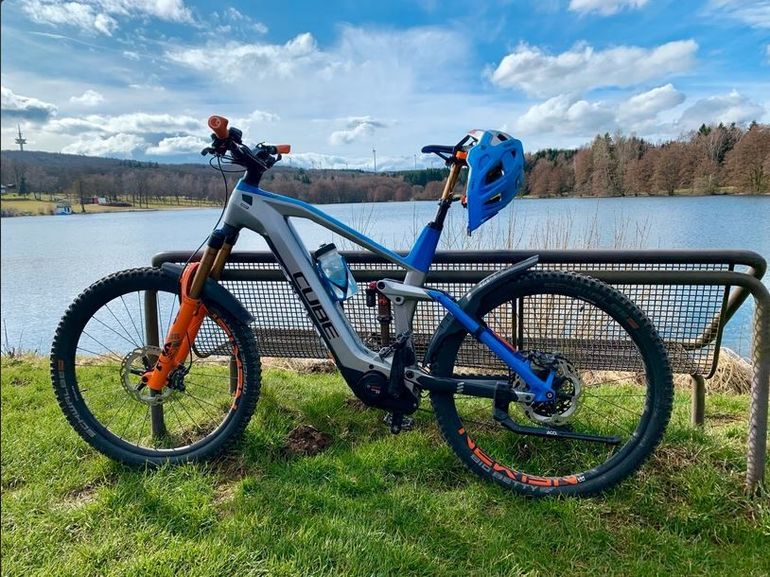 Brugt CUBE STEREO HYBRID 160 HPC ACTIONTEAM 625 27.5 NYON 2021 2021 Mountainbike — billede 1 af 9