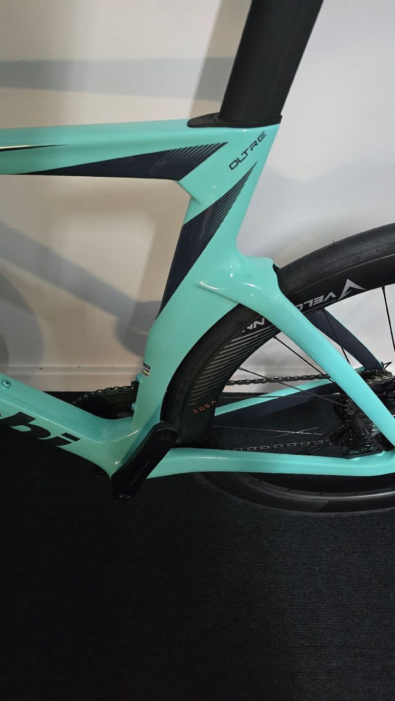 Used Bianchi Oltre Shimano Ultegra Di2 2026 Road & Gravel, Green — image 11 of 16
