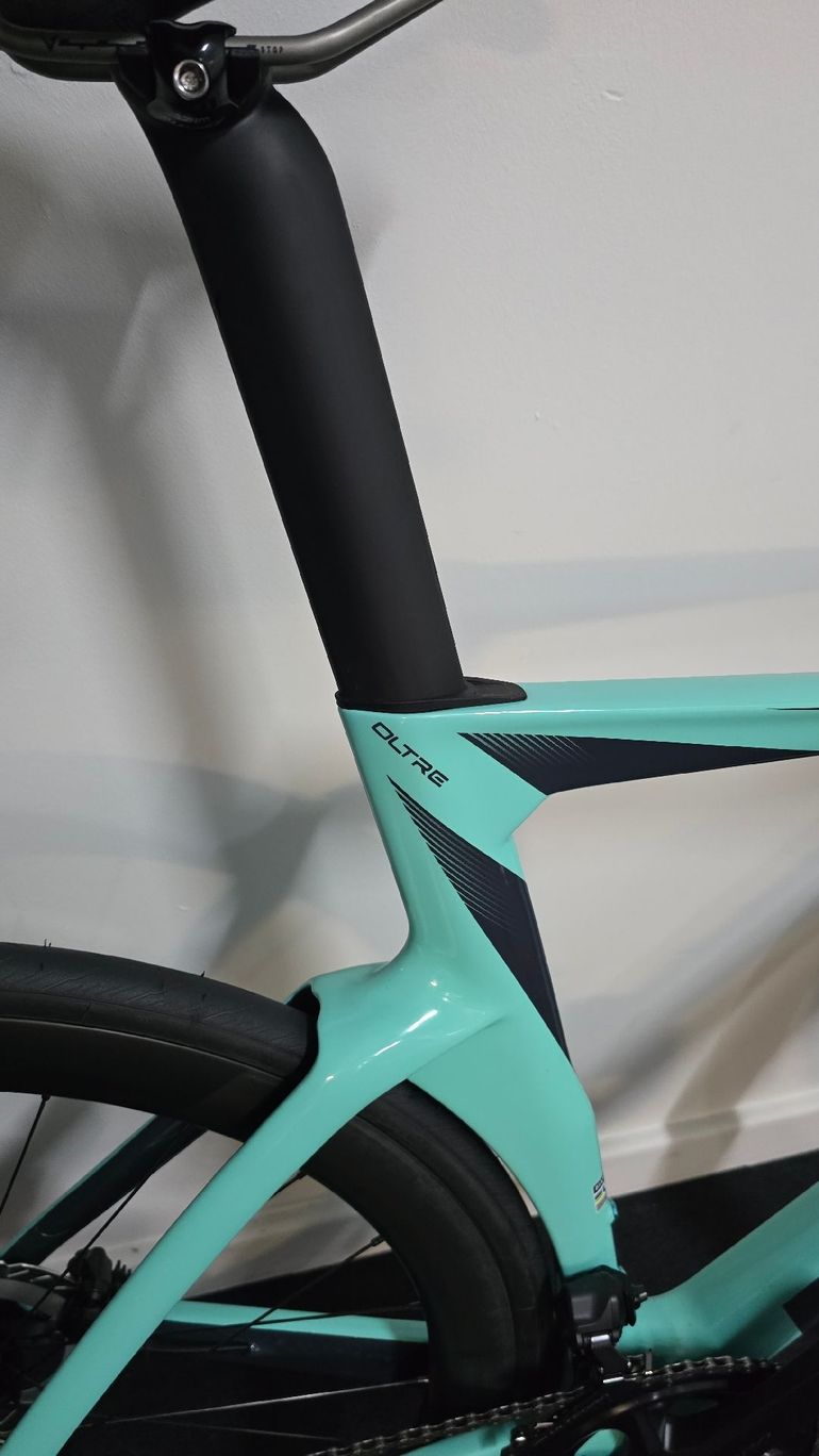 Used Bianchi Oltre Shimano Ultegra Di2 2026 Road & Gravel, Green — image 2 of 16