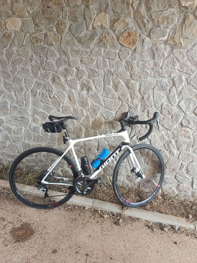 Used Giant Tcr Shimano Ultegra 2022 Road & Gravel, White — image 2 of 3