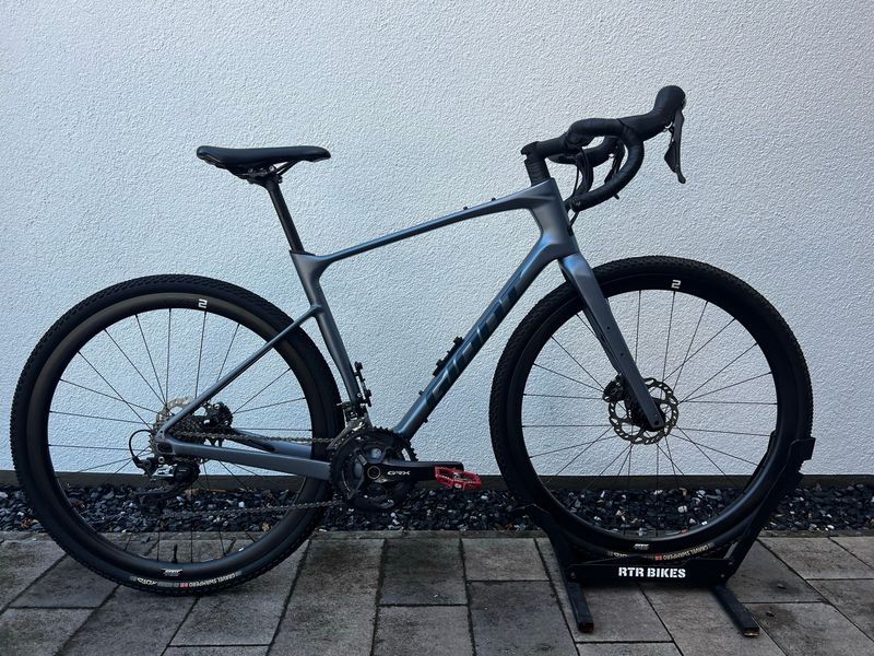 Tweedehands Giant Revolt Advanced 0 2023 2023 Road & Gravel — afbeelding 1 van 13