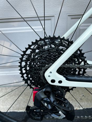 Used Specialized Diverge Comp Carbon - SRAM Apex eTAP AXS 2025 2025 Road & Gravel, White — image 7 of 14