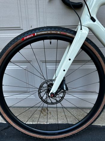 Used Specialized Diverge Comp Carbon - SRAM Apex eTAP AXS 2025 2025 Road & Gravel, White — image 2 of 14
