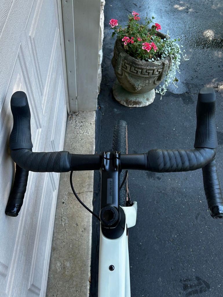 Used Specialized Diverge Comp Carbon - SRAM Apex eTAP AXS 2025 2025 Road & Gravel, White — image 10 of 14