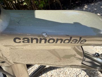 Used Cannondale Custom Shimano Alivio 2022 Mountainbike, Light Gray — image 9 of 16