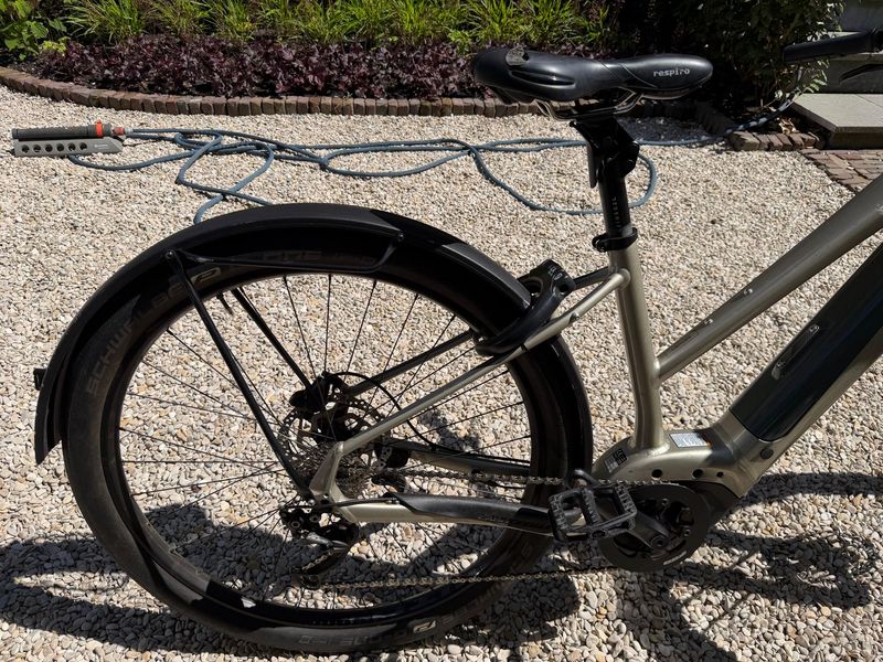 Used Cannondale Custom Shimano Alivio 2022 Mountainbike, Light Gray — image 4 of 16