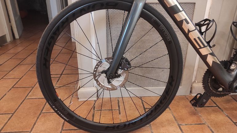 Used Trek Émonda SL 6 Disc Pro 2022 2022 Road & Gravel, Light Gray — image 6 of 14