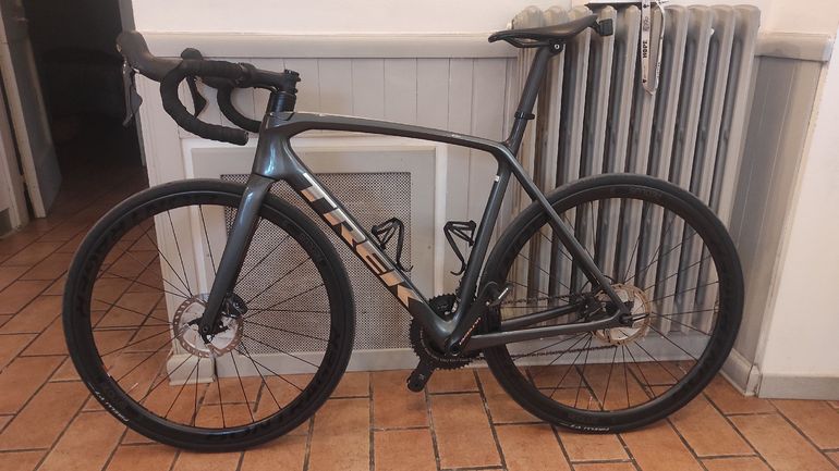 Used Trek Émonda SL 6 Disc Pro 2022 2022 Road & Gravel, Light Gray — image 2 of 14