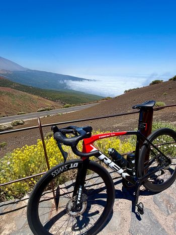Used Trek Émonda SL 6 Disc Pro 2022 2022 Road & Gravel, Red — image 2 of 3