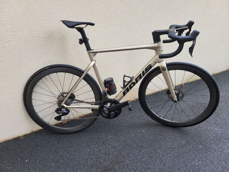 Adris Custom Shimano Ultegra Di2 2023 Road & Gravel d'occasion — image 1 sur 3