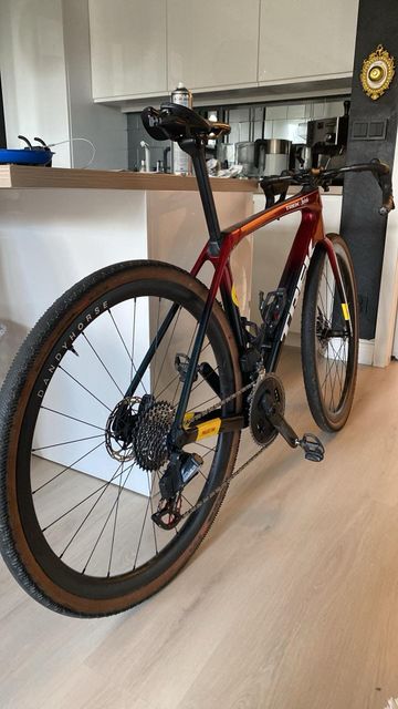 Trek Domane SRAM Force eTap AXS 2024 Road & Gravel d'occasion — image 4 sur 5
